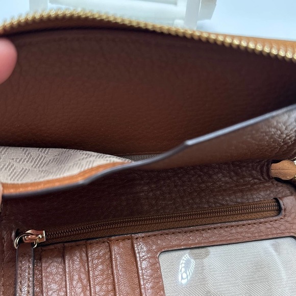Michael KORS Brown Wallet with Phone Holder - Picture 8 of 10